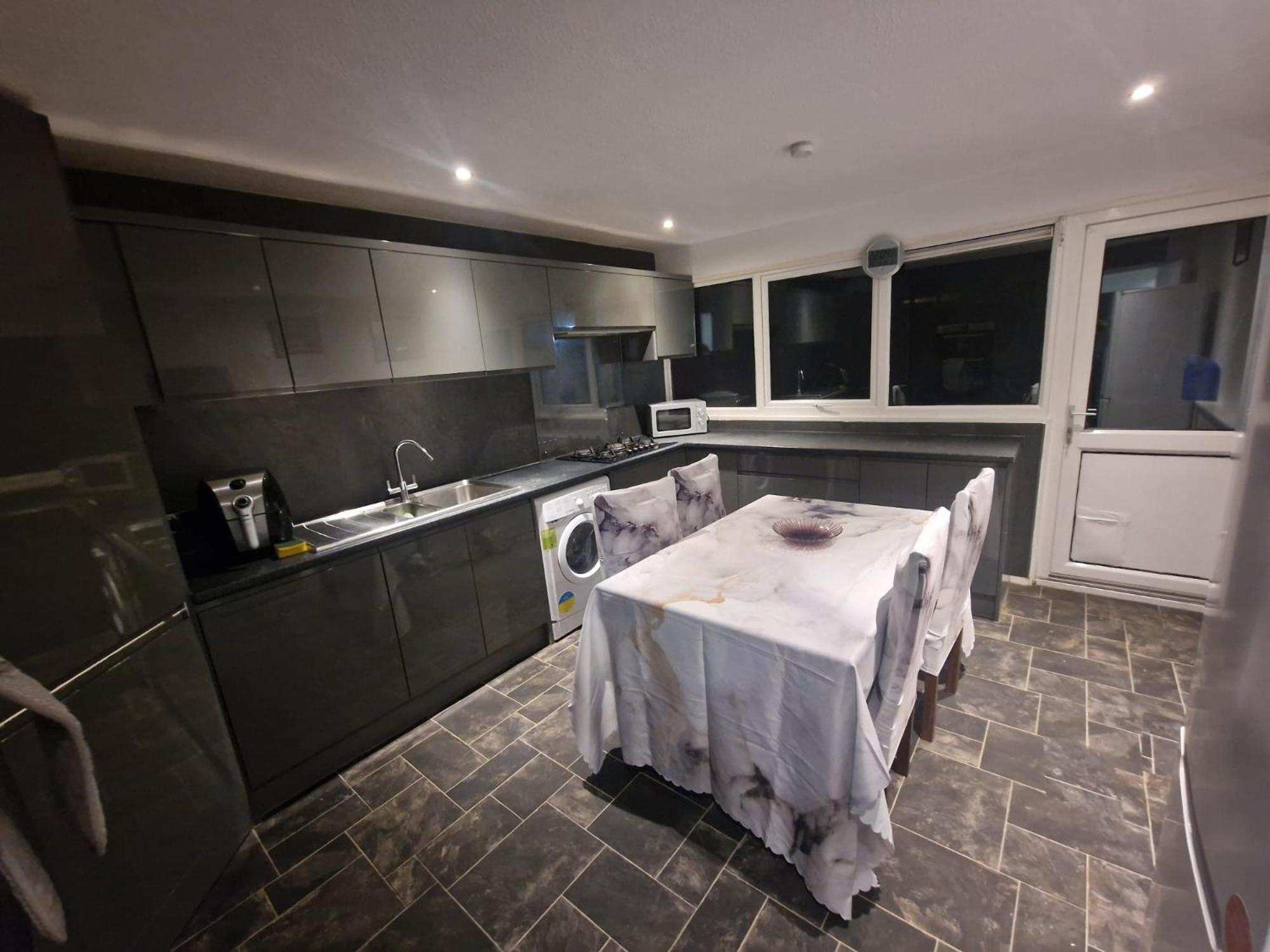 3 Bedroom Furnished House Loughton  Exterior photo